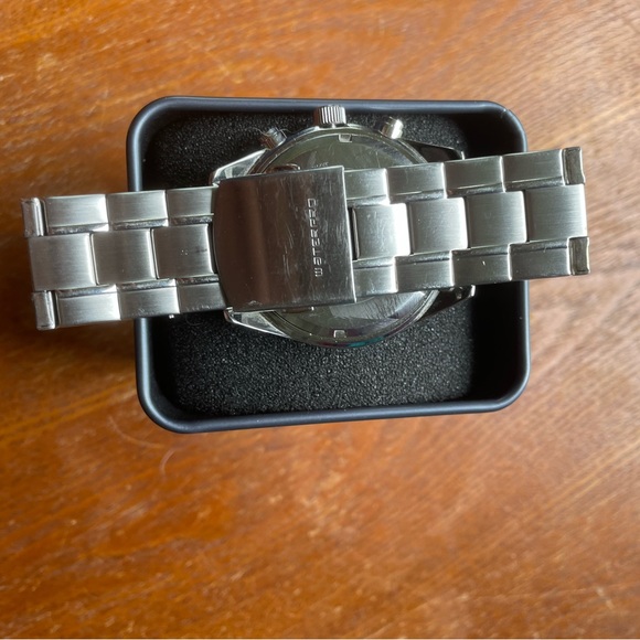 Keeps good time new battery great shape - Picture 3 of 5